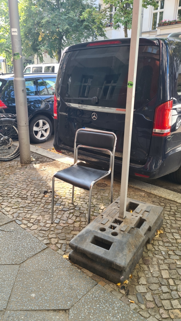 Stuhl in Berlin Nr. 001