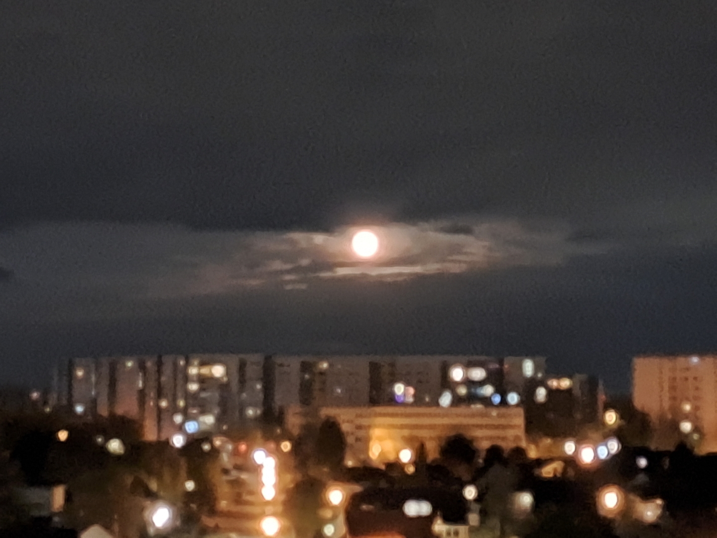Vollmond über Marzahn